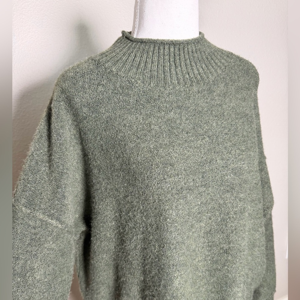 Universal Thread - Cozy Olive Green Oversized Knit Sweater - Picture 8 of 9